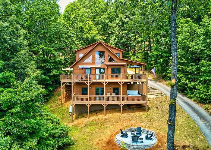 Spacious Murphy Chalet W/ Hot Tub: Mtn Views!