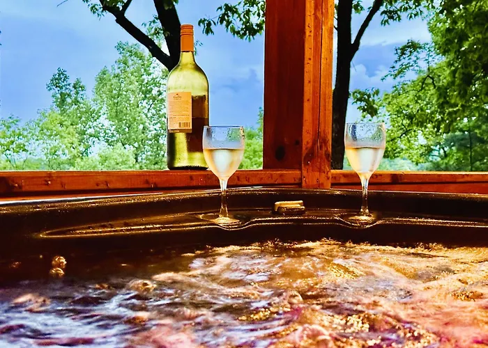Fall Colors, Cozy Nights Hot Tub, Firepit, Mountain Views & 2 King Suites
